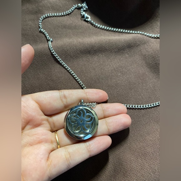 Silver Round Locket Chain Necklace Diffuser in Floral Design - Picture 4 of 8